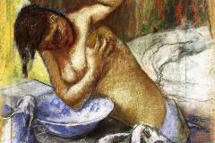 woman-sponging-her-chest