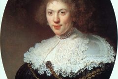 woman-wearing-a-gold-chain-1634