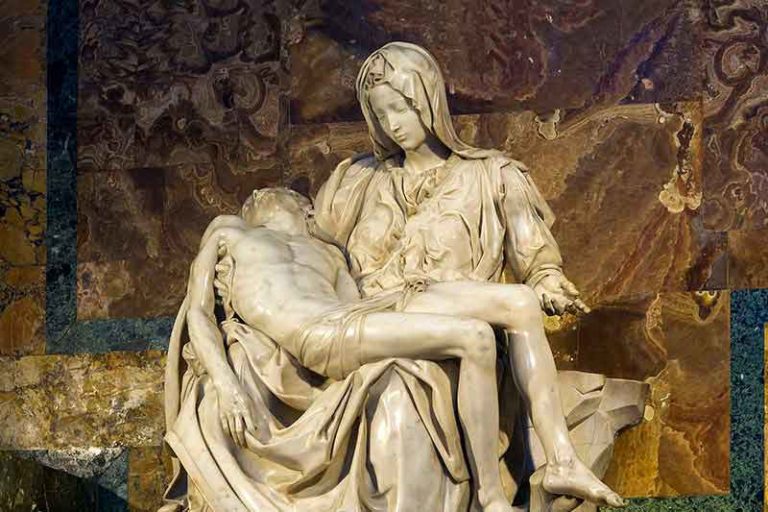 Michelangelo’nun imzasının yer aldığı tek heykel Pieta – Vatikan – St Pietro Bazilikası