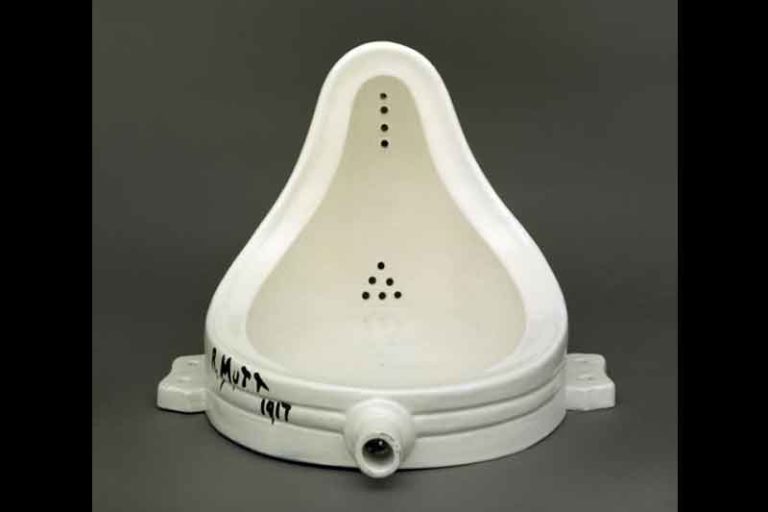 Pisuar ile sanat tarihinde devrim yapan sanatçı Marcel Duchamp