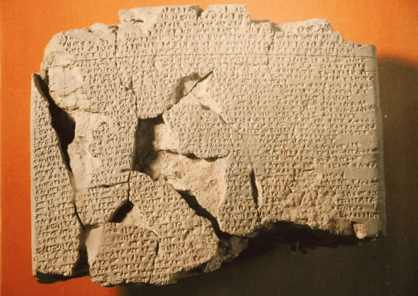 Hititler ile Mısır arasındaki Kadeş Antlaşması'nın çivi yazılı kil tableti