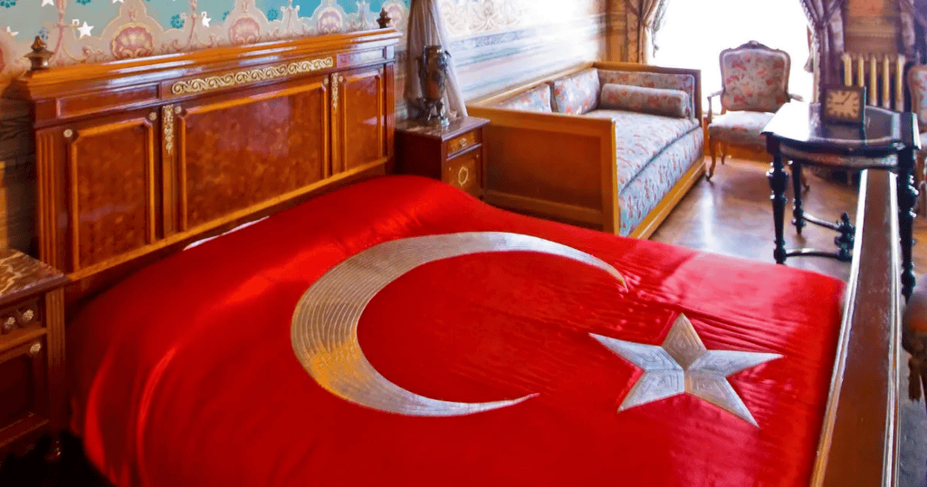 Atatürk'ün Dolmabahçe Sarayı'nda vefat ettiği oda