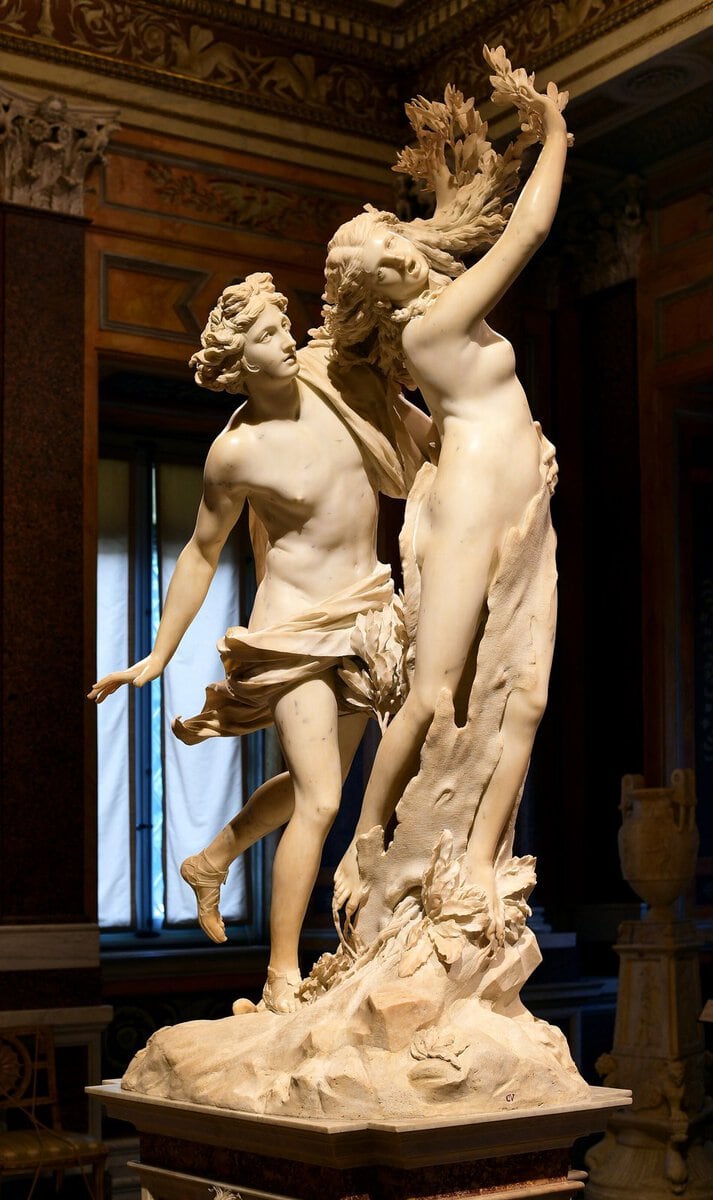 Bernini'nin Apollon ve Daphne heykeli: defne ağacına dönüşen Daphne'yi yakalamak üzere olan Apollon