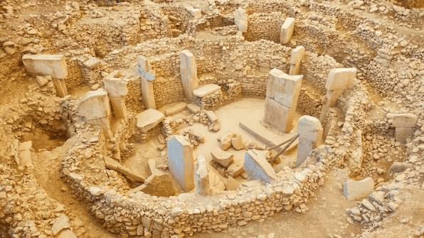 Göbeklitepe C Yapısı'nın iç içe geçmiş taş duvar halkaları