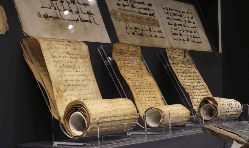 Şam evrakı arasındaki kufi hatlı erken dönem Kur'an parşömeni