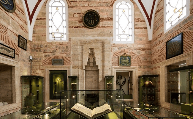 Tezhipli el yazmaları ve hat eserleri