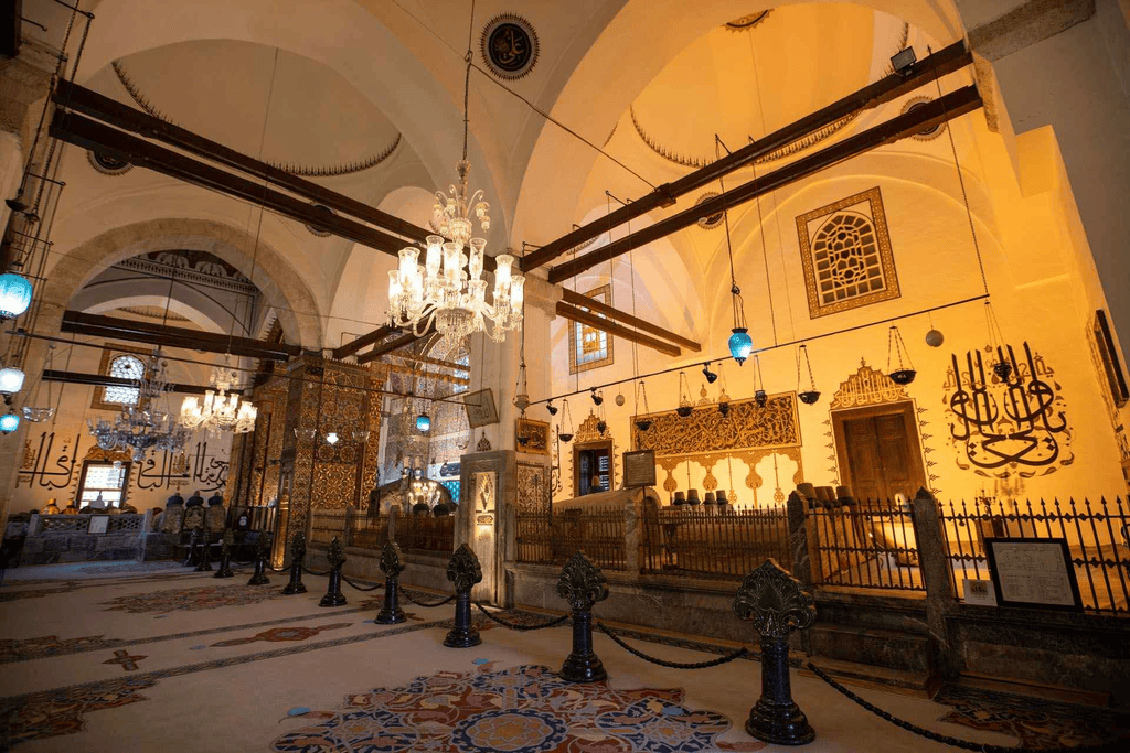 Mevlana türbesinde Huzur-ı Pir bölümüne açılan giriş
