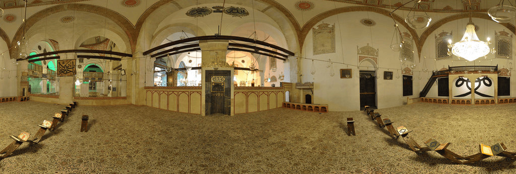 Mevlana dergahının sergi alanı olarak düzenlenen mescit bölümü