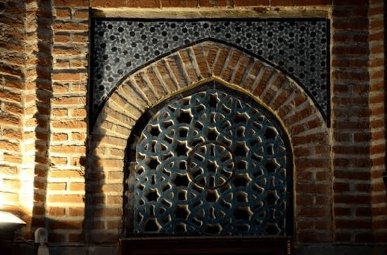 Konya'daki yıkılmış Selçuklu yapılarından gelen çini mozaik parçaları