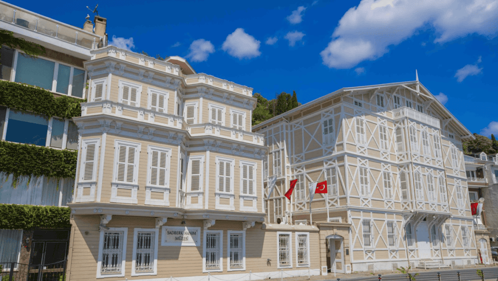 Sadberk Hanım Müzesi'nin arkeoloji bölümünü barındıran Sevgi Gönül Binası