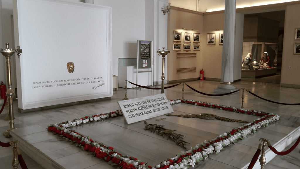 Ankara Etnografya Müzesi'nde Atatürk'ün 1938–1953 yılları arasındaki geçici kabri