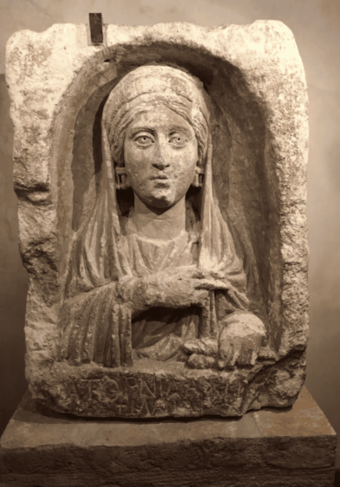 Zeugma'dan Roma dönemi figürlü mezar steli