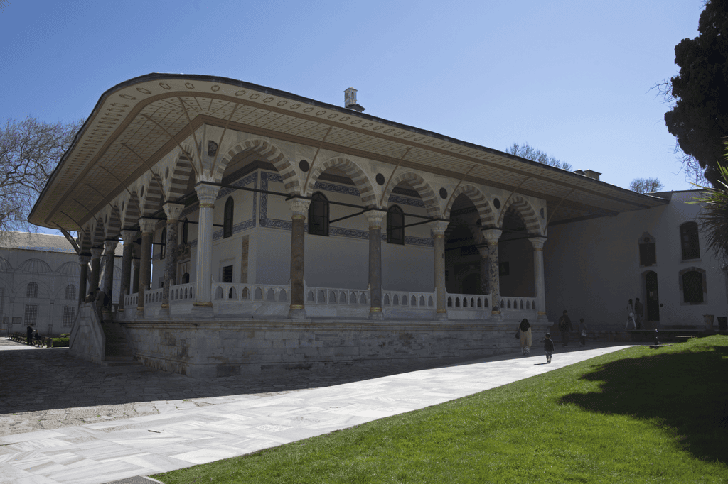 Topkapı Sarayı III. Avlu'ya açılan Babüssaade kapısı