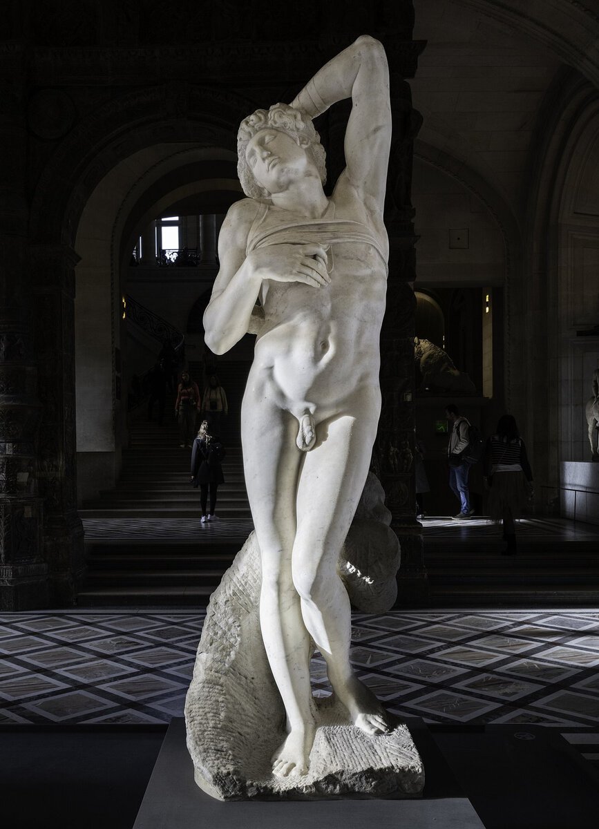 Michelangelo'nun Köleler heykellerinden biri: mermerden yarı çıkmış figür