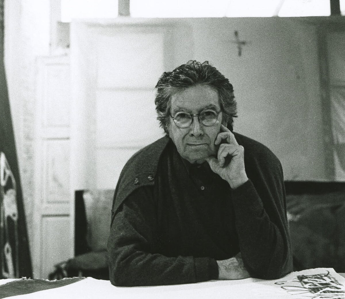 Antoni Tàpies Barselona'daki atölyesinde, 2002