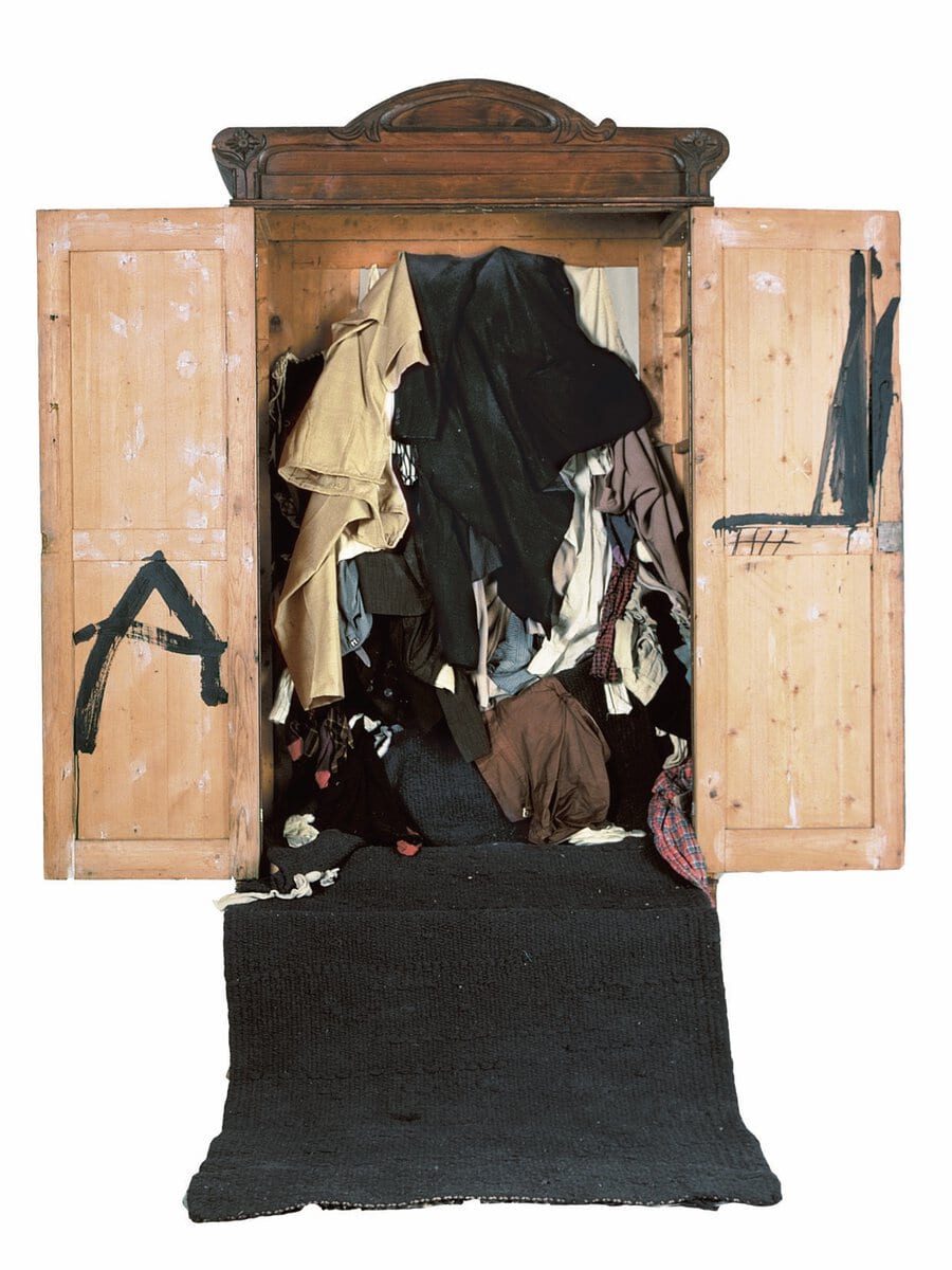 Antoni Tàpies, Dolap