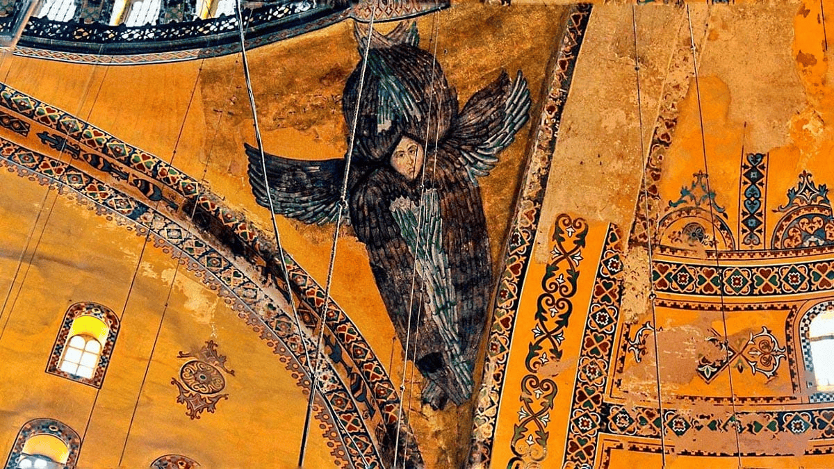 Ayasofya'da kubbeye geçişi sağlayan pandantif ve üzerindeki altı kanatlı serafim figürü