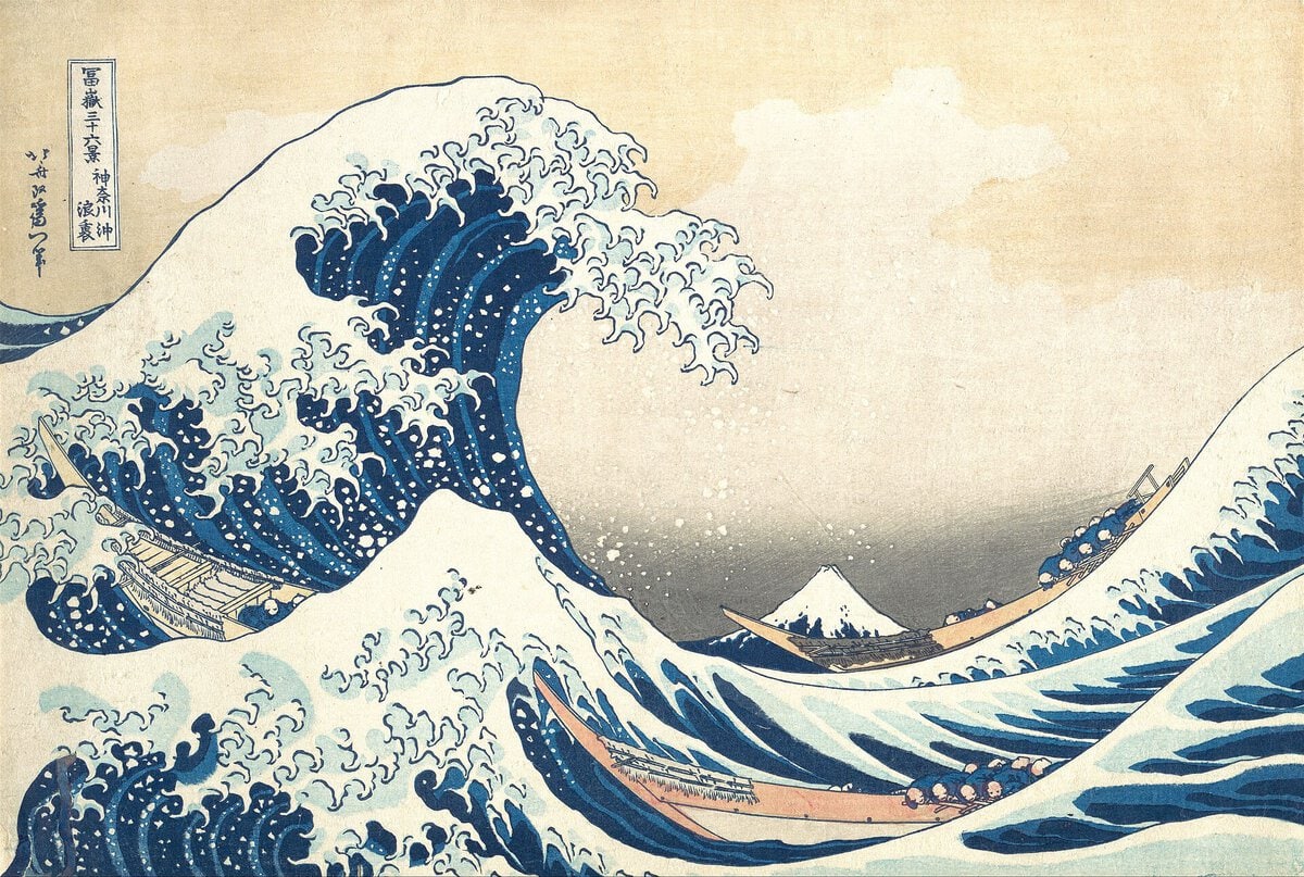 Hokusai'nin Kanagawa'da Büyük Dalga baskısı: üç kayığın üzerine kıvrılan dev dalga ve uzakta karlı Fuji Dağı (Katsushika Hokusai, yaklaşık 1830–1832)