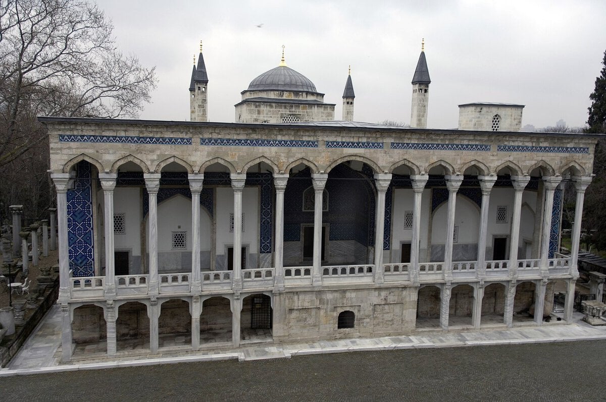 Çinili Köşk'ün cephesi, İstanbul