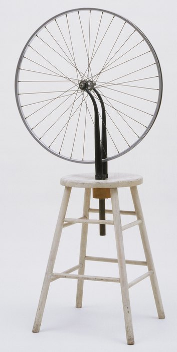 Marcel Duchamp'ın Bisiklet Tekerleği: bir tabureye ters takılmış bisiklet tekerleği