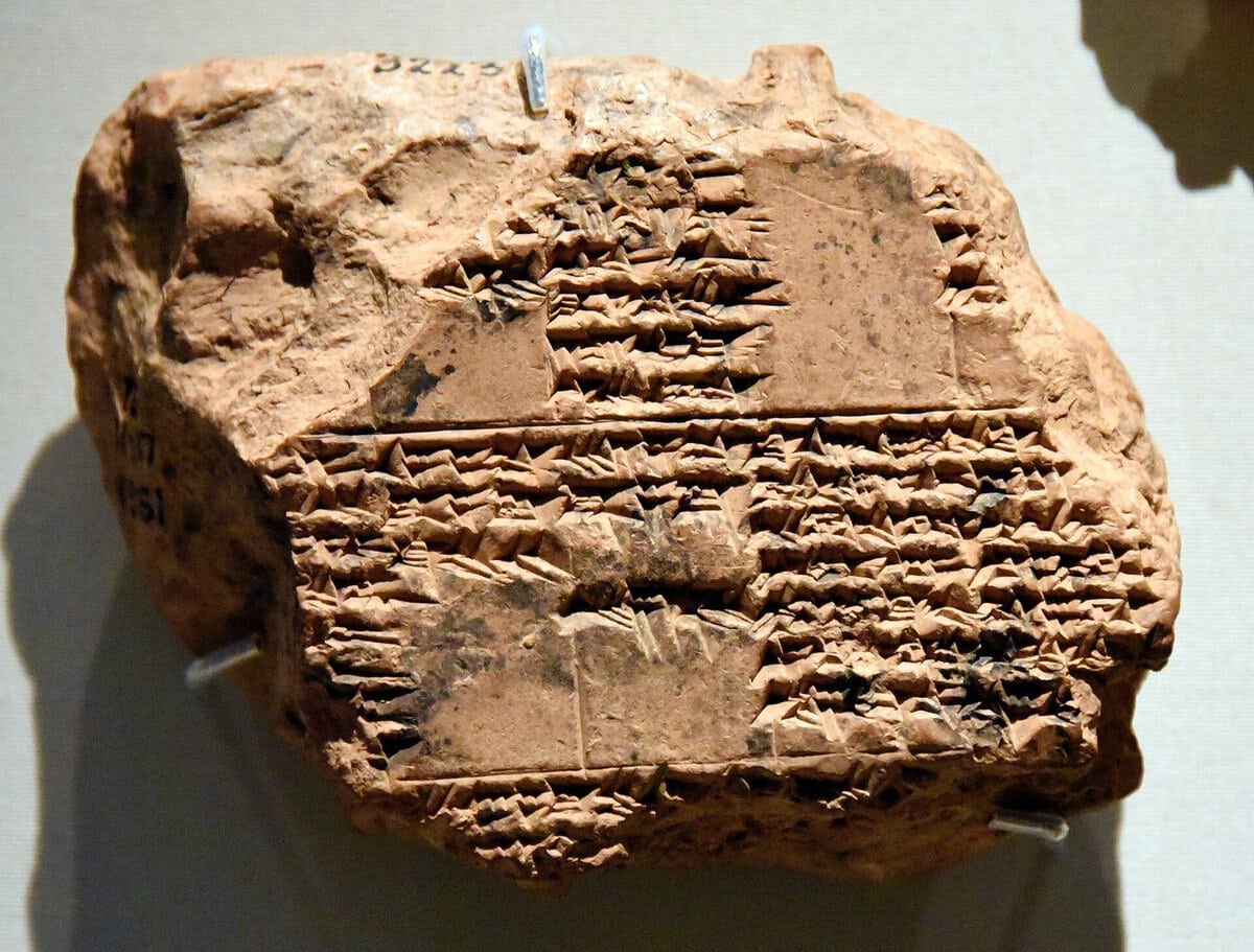 Çivi yazılı kil tablet