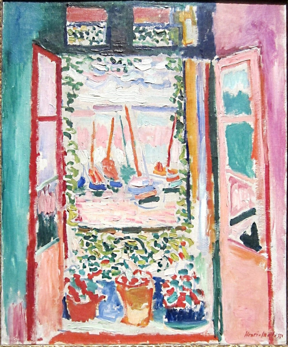 Henri Matisse'in Açık Pencere, Collioure tablosu: pembe ve mavi pencere kanatları arasından görünen renkli tekneler, 1905