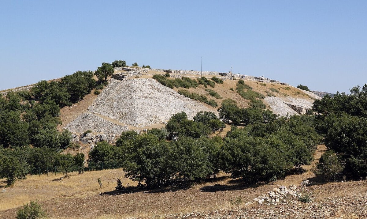 Hattuşa'nın en yüksek noktasındaki taş kaplı yapay Yerkapı seti