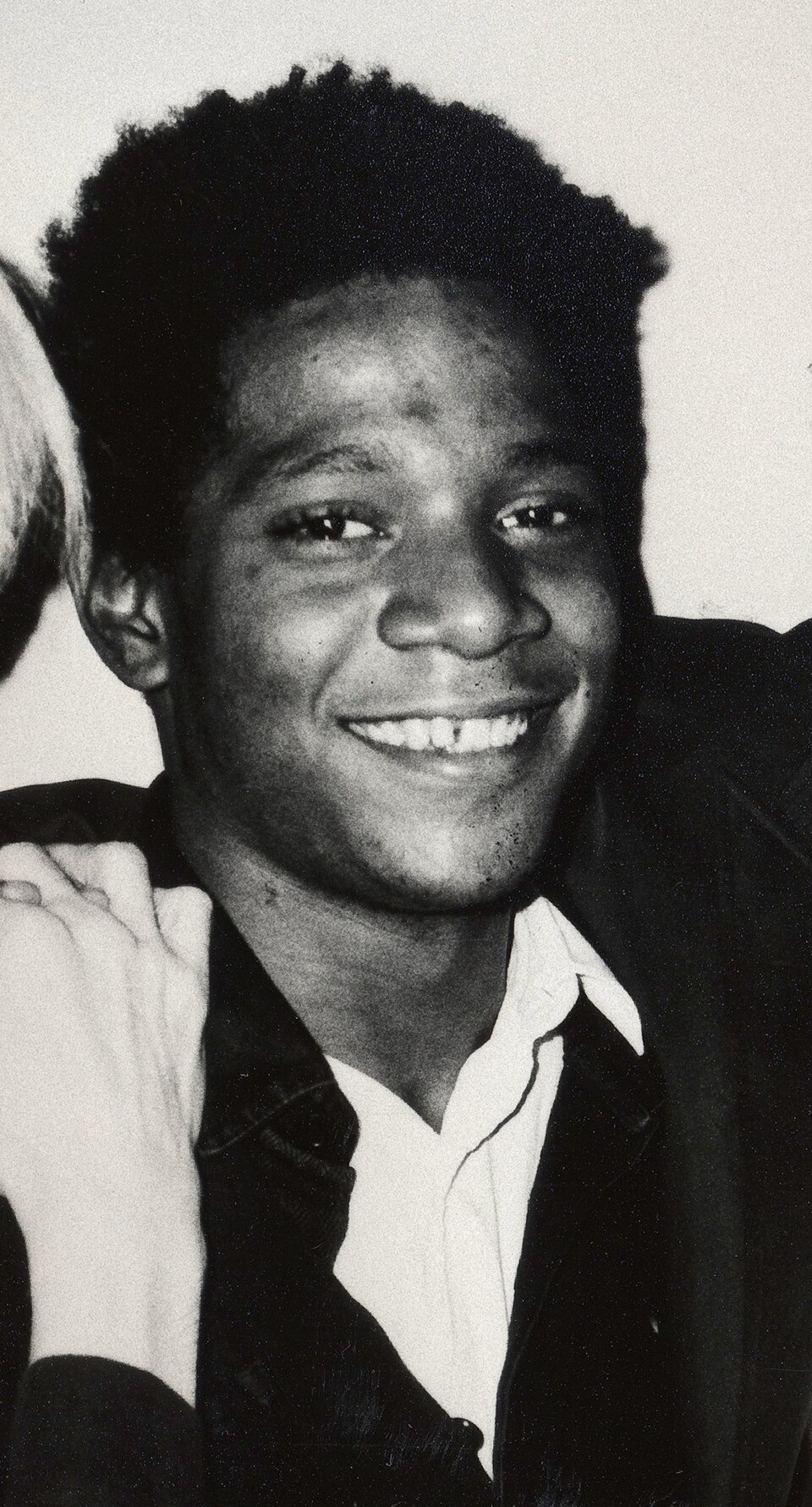 Jean-Michel Basquiat'nın 1984'te New York'ta çekilmiş fotoğrafı