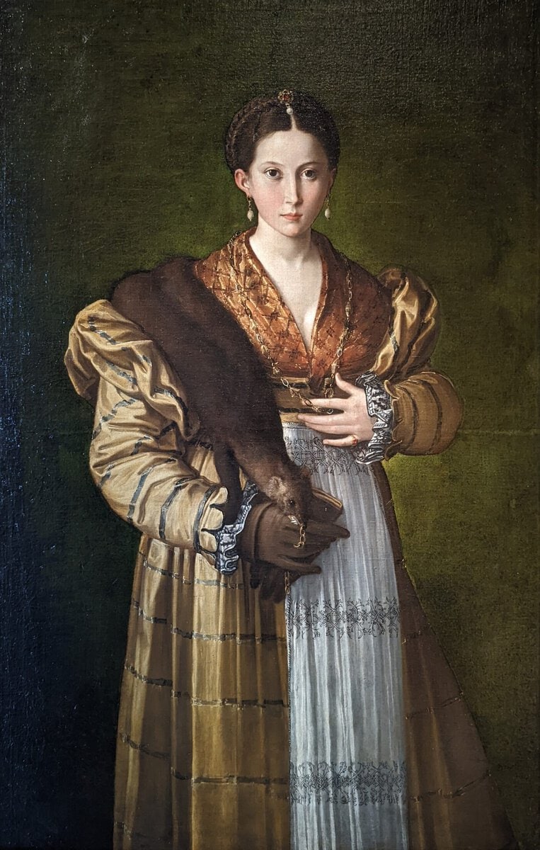 Parmigianino'nun Antea portresi: kürk etol ve süslü elbiseli genç kadın