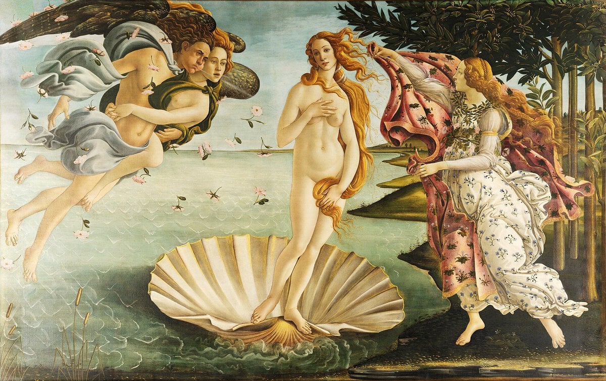Botticelli'nin Venüs'ün Doğuşu tablosu: deniz kabuğu üzerinde kıyıya yaklaşan Venüs, solda rüzgar tanrıları, sağda pelerin uzatan figür
