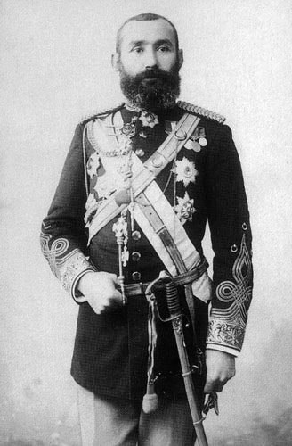 Mehmed Şakir Paşa'nın askeri üniformalı portre fotoğrafı, yaklaşık 1895