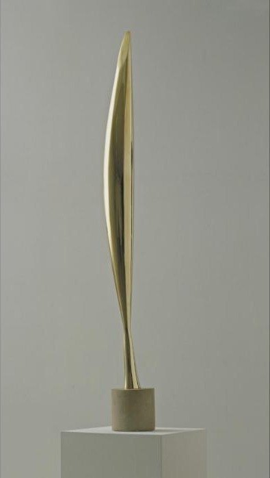 Constantin Brancusi'nin Uzayda Kuş heykeli: ince, uzun ve parlak bronz bir form