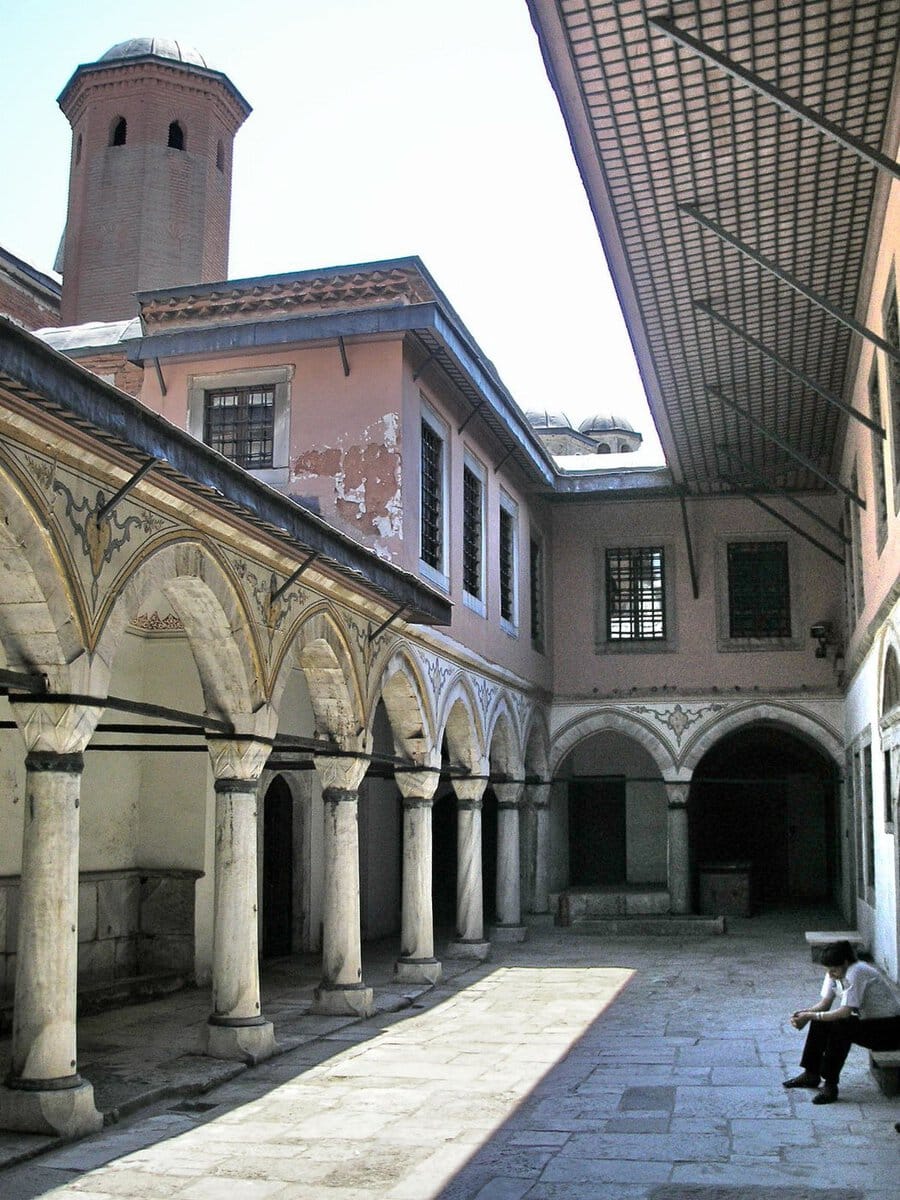 Topkapı Sarayı Harem'deki Kadınefendiler ve Cariyeler Taşlığı
