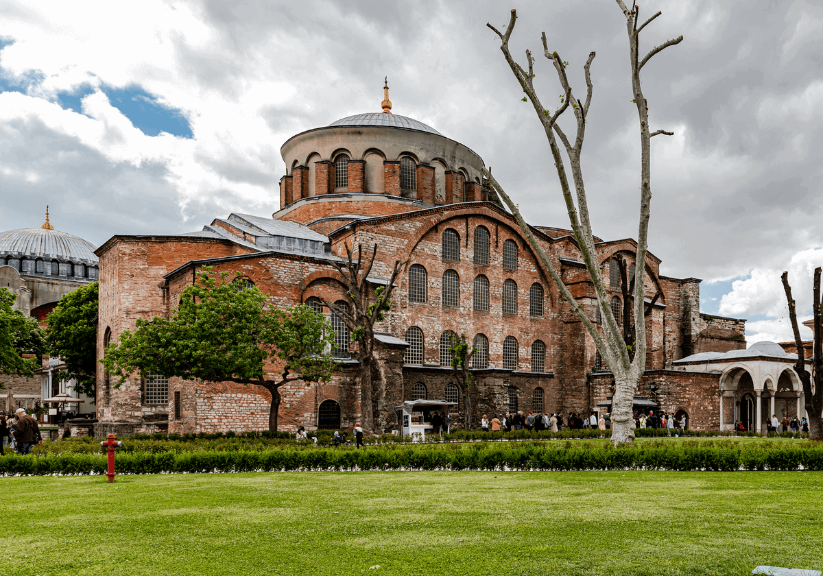Topkapı Sarayı I. Avlu'daki Bizans dönemi Aya İrini kilisesi