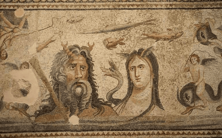 Dionysos çevresinden bir Mainad figürünü gösteren mozaik